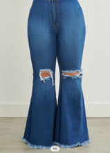 Load image into Gallery viewer, Flare distressed jeans
